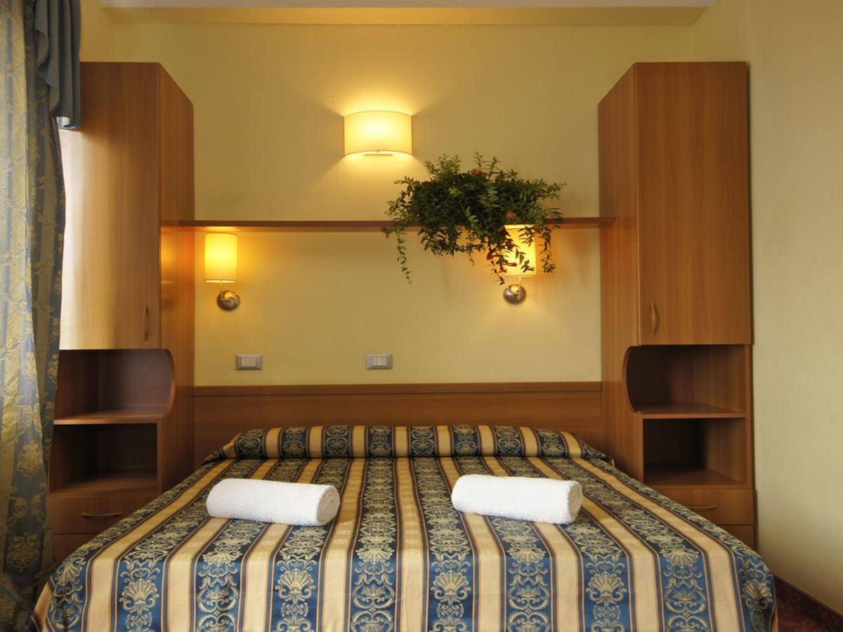 Hotel Promenade Universale Cesenatico Exterior foto